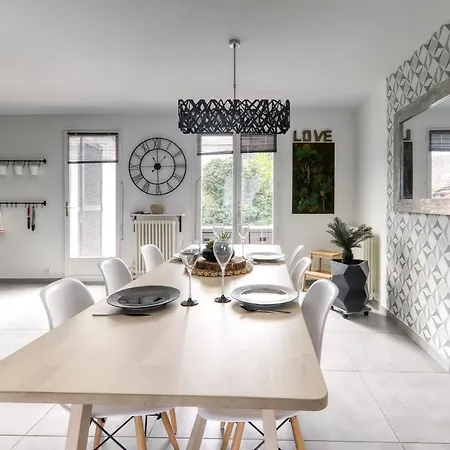 Maison Beaubourg بيت للعطل