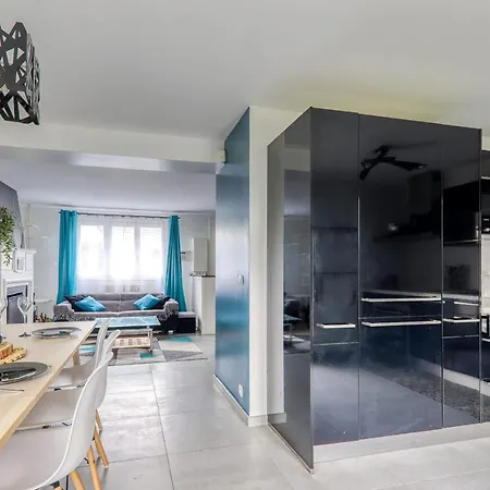 Maison Beaubourg بيت للعطل *
